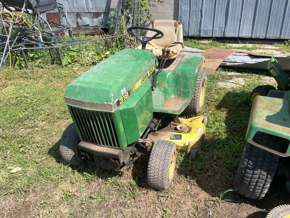 John Deere 318 Lawn Mower