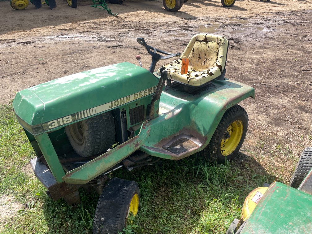 John Deere 318 Lawn Mower
