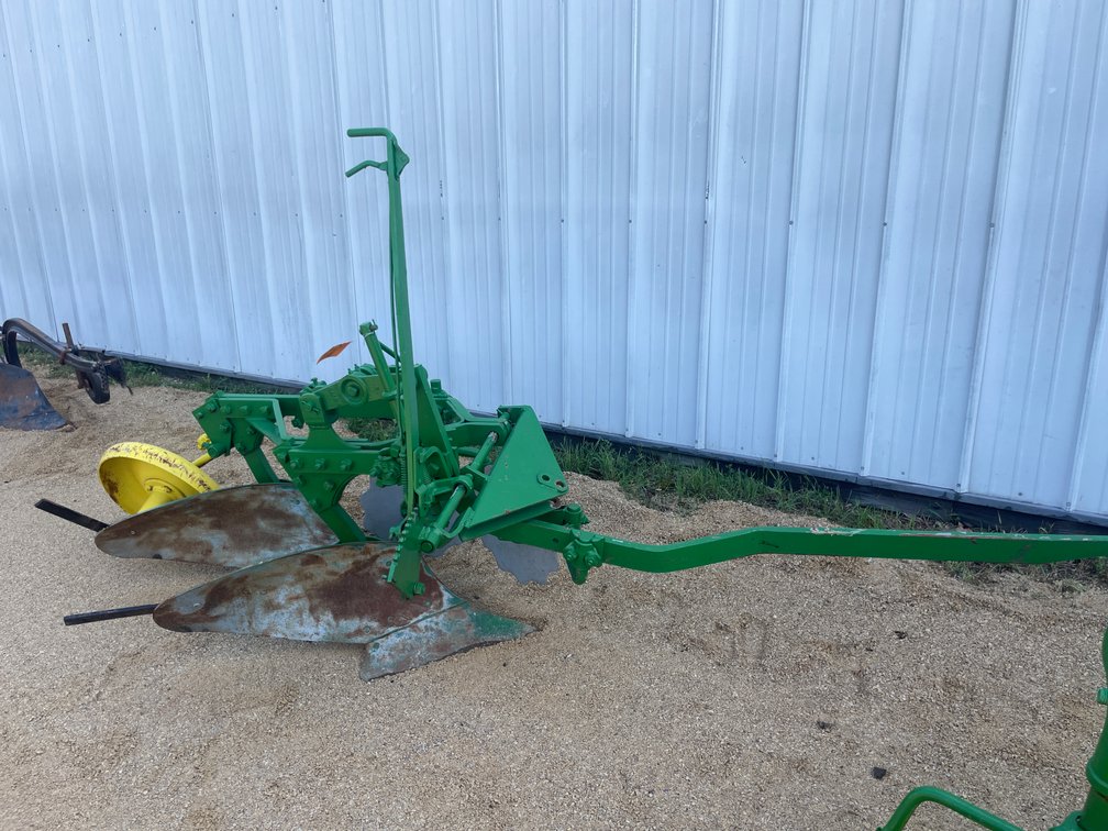 John Deere (2) Bottom Plow