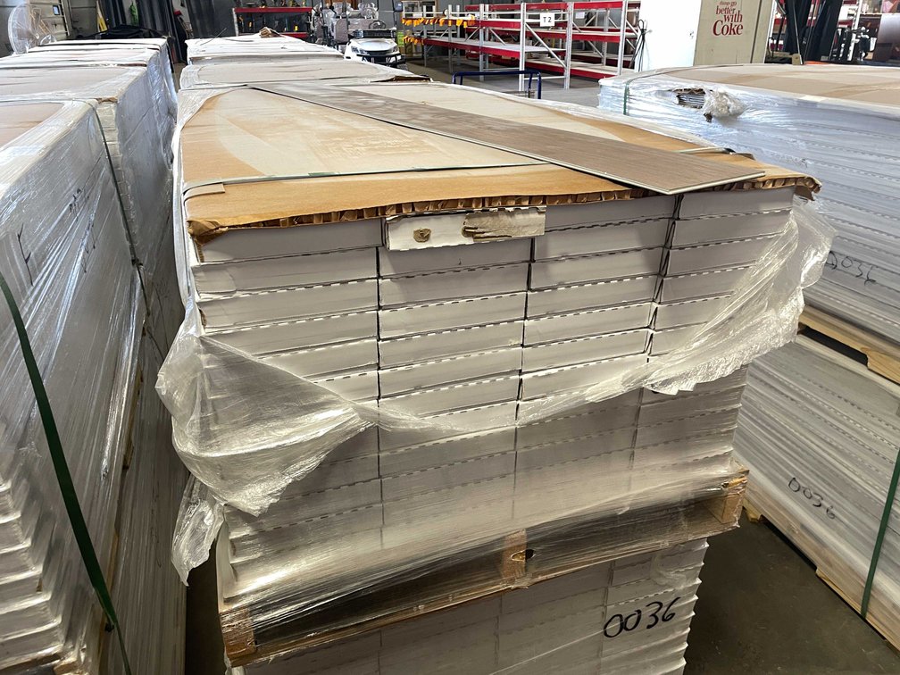 100% Waterproof Vinyl Click Planks - Color 0036 (B)