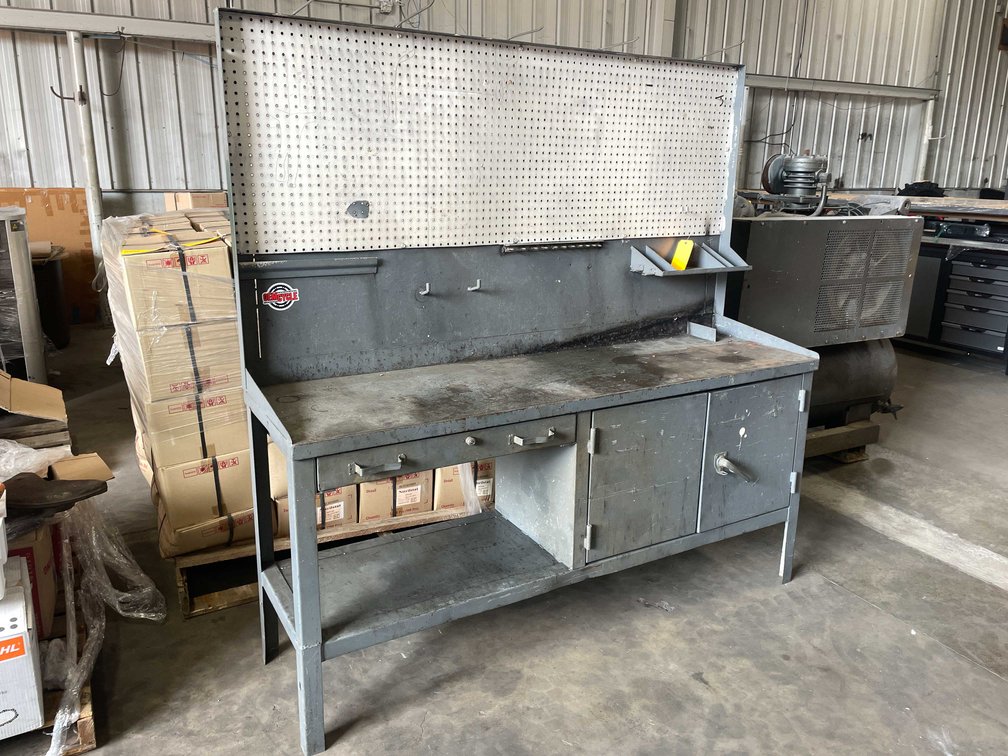 Metal Work Bench (E)