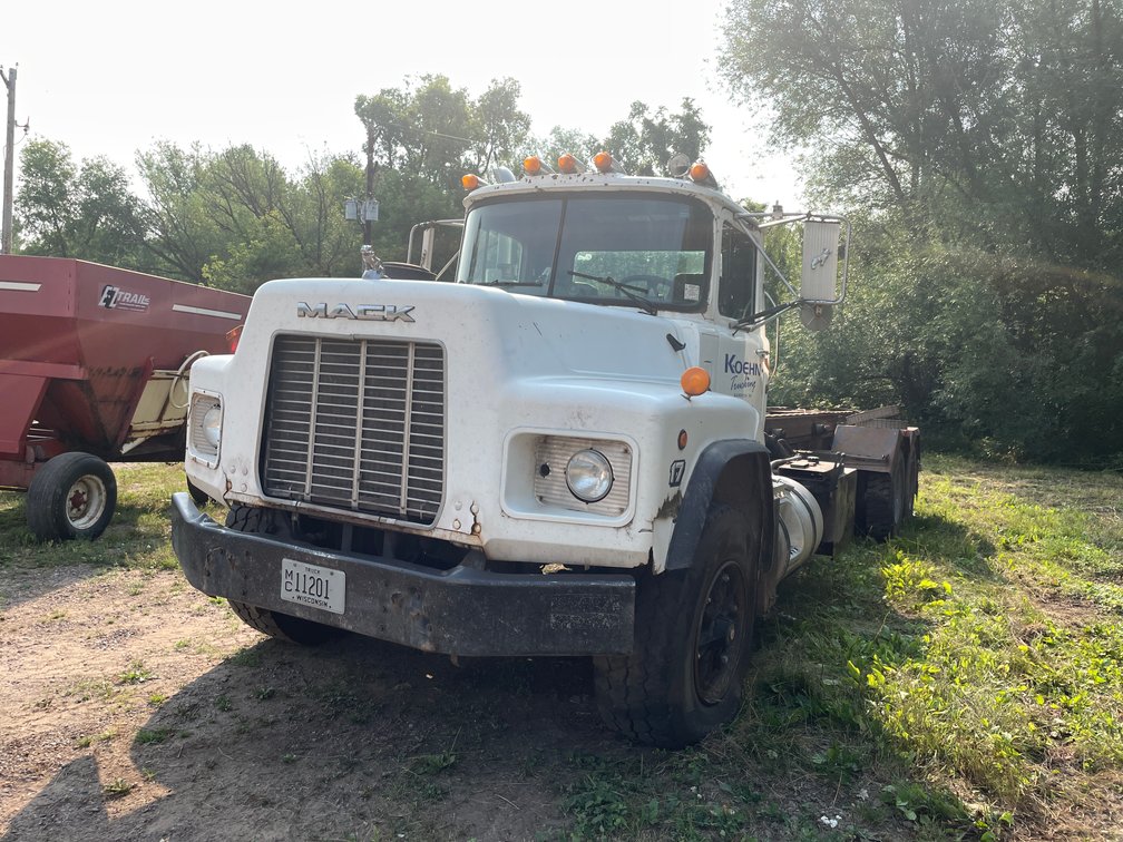 1999 Mack Tandem Axle Roll Off Truck (Delay in Title)
