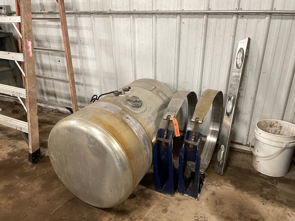 Peterbilt Fuel Tank with Tank Support Brackets