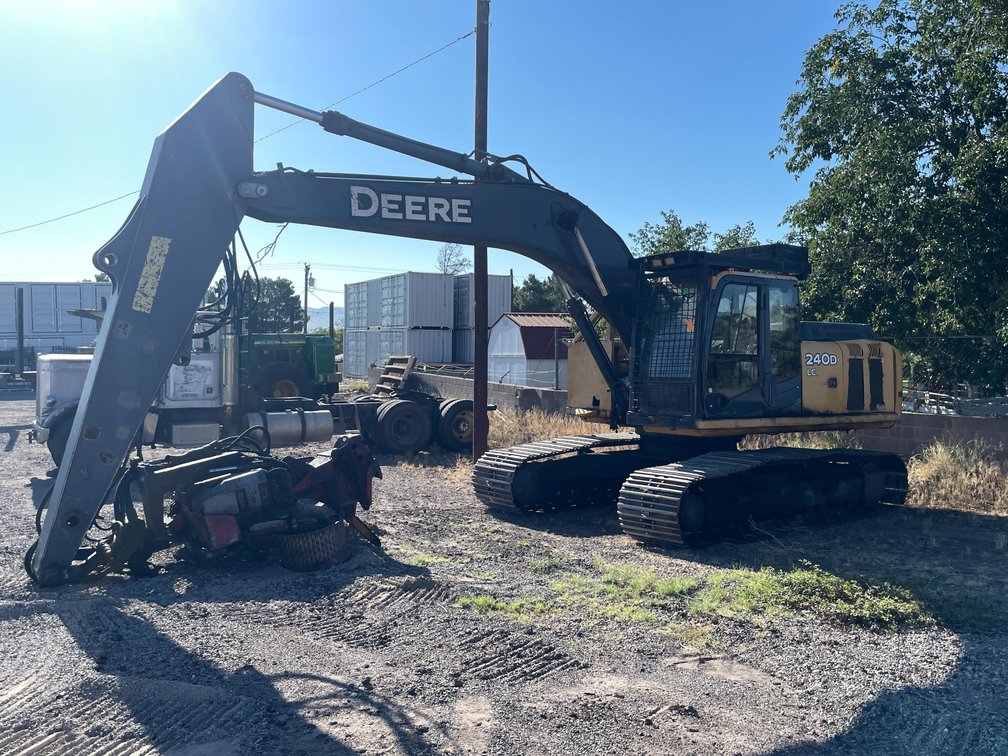 2006 John Deere 240D
