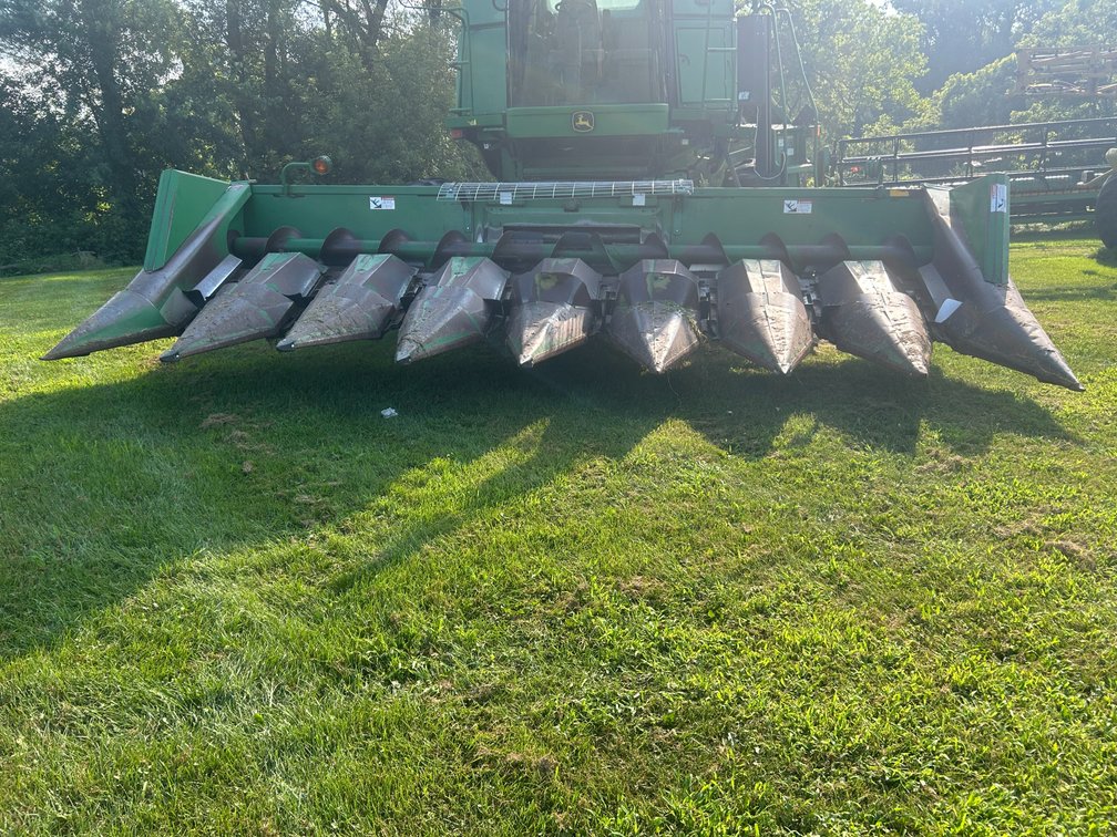 843 John Deere Corn Head (Eleva, WI)