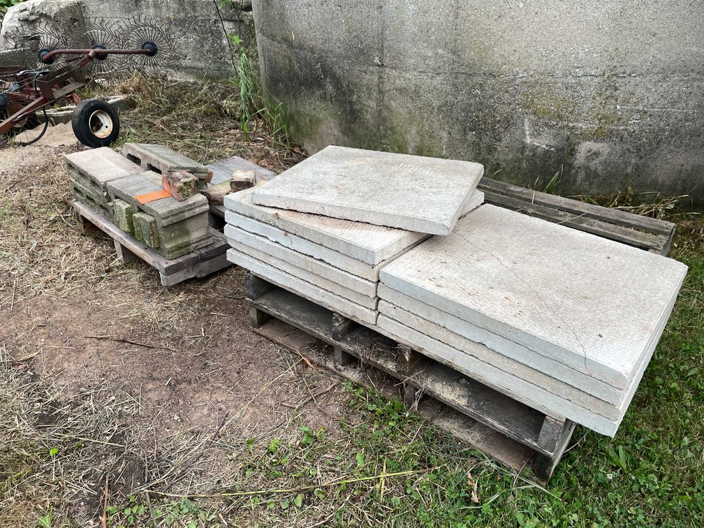 (2) Pallets of Stone Brick/Pavers