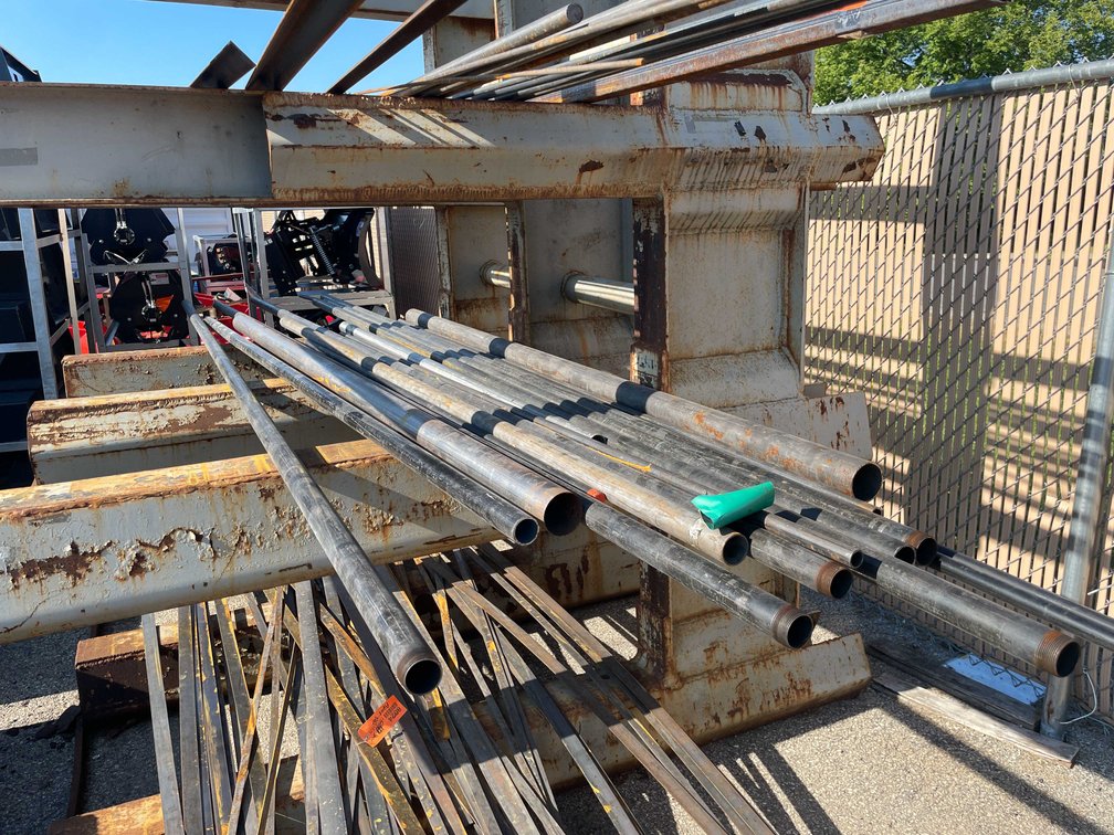(18) Steel Pipes (O7RACK)