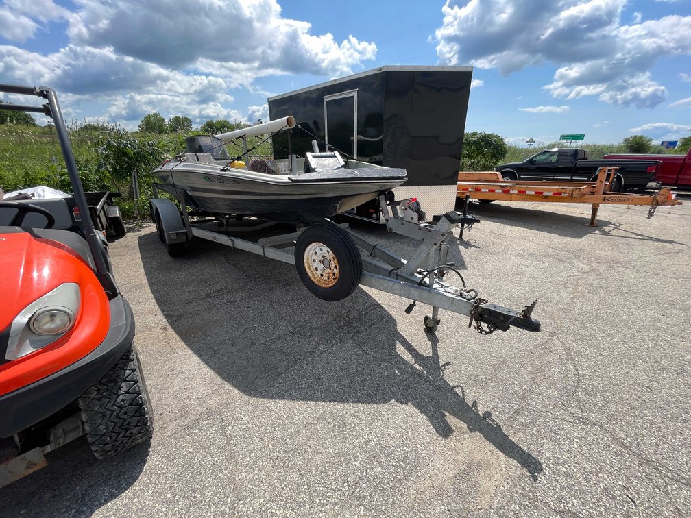 1988 Hydra-Sport DX 175 Bass Boat (Has WI Title) (OF)