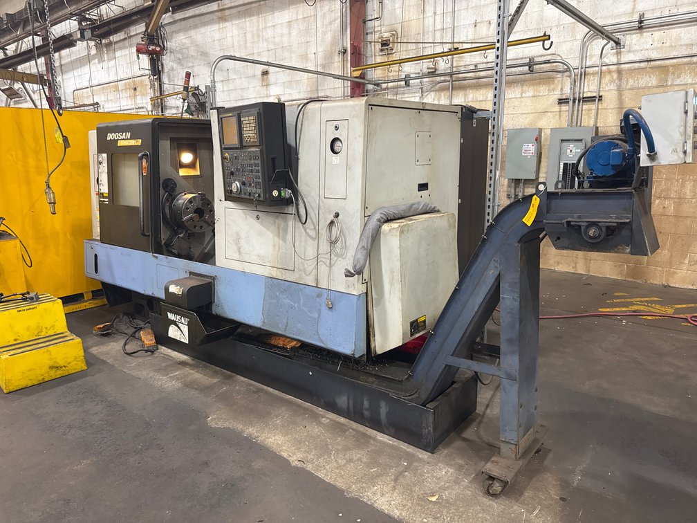 2007 Doosan PUMA300MSC CNC Turning Center with Chip Conveyor