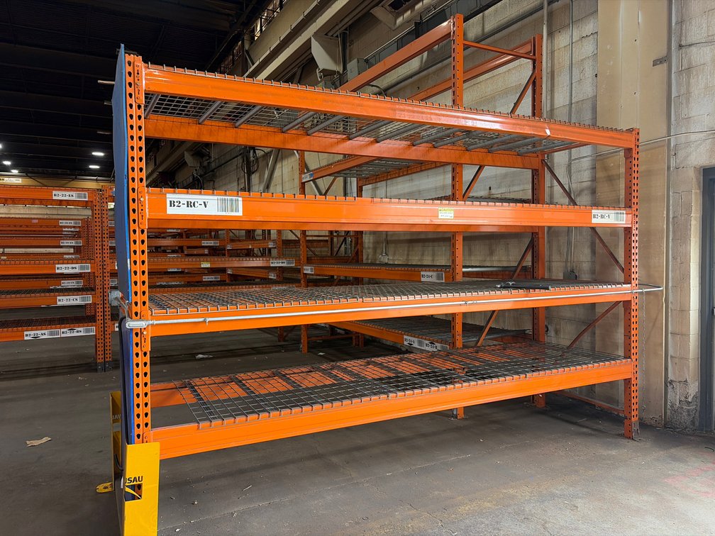 Teardrop Style Metal Pallet Racking
