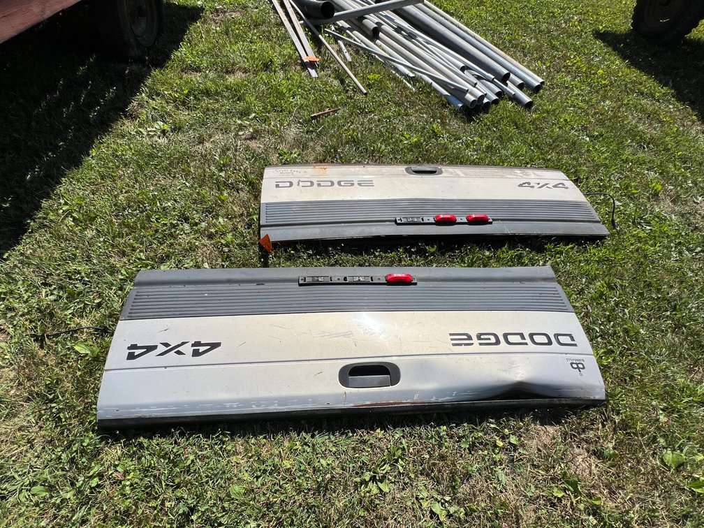 (2) Dodge 4x4 Tailgates