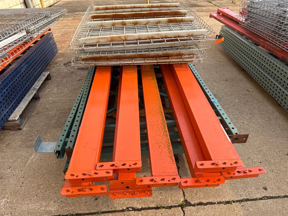 Pallet Racking with Cross Members, Uprights and Wire Racks