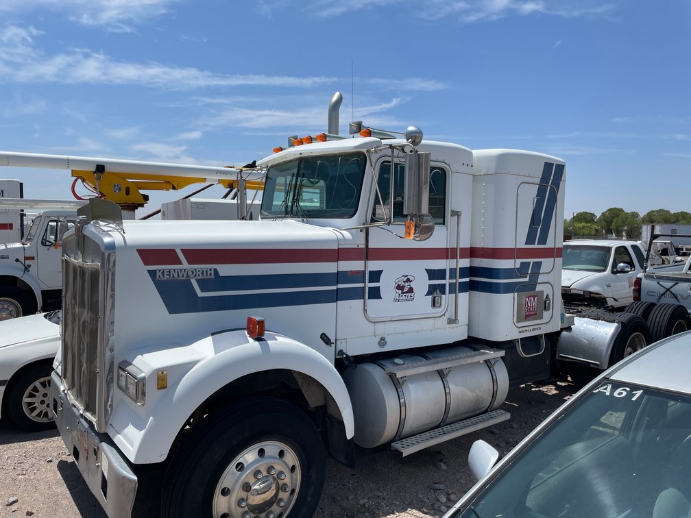 1988 Kenworth W923 Tractor Truck (Offsite in Las Cruces)(NM Title)