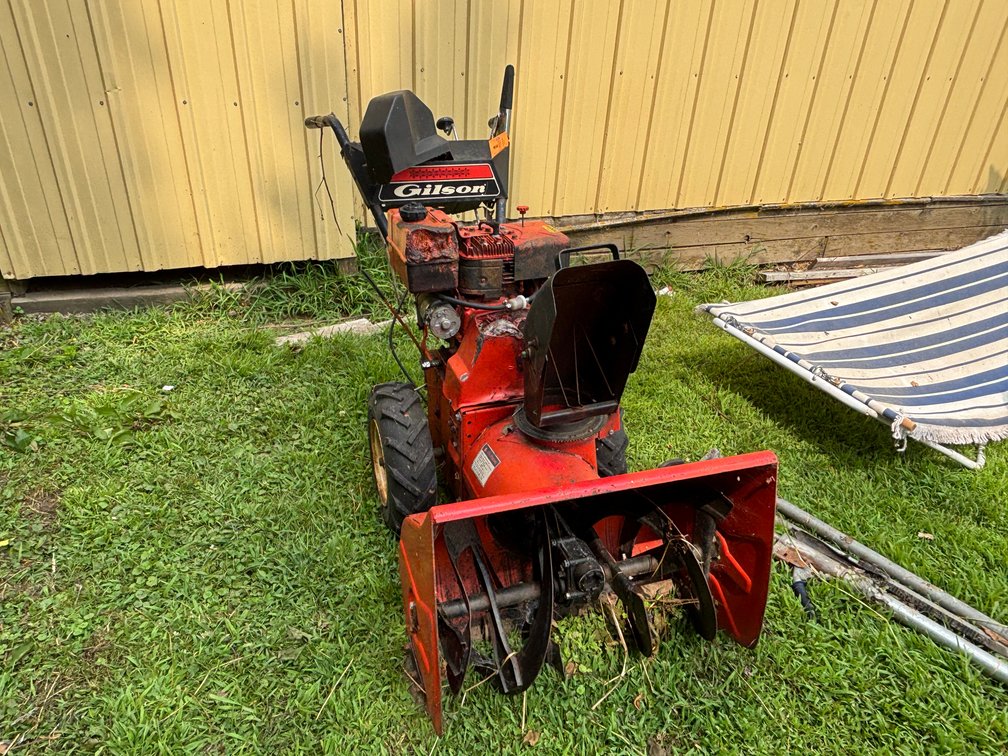 Gilson ST826 Snowblower