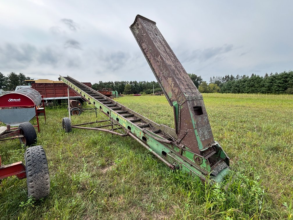 John Deere 300 Elevator with Drag