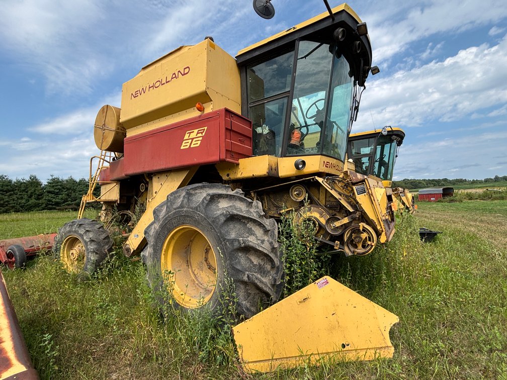 Ford New Holland TR86