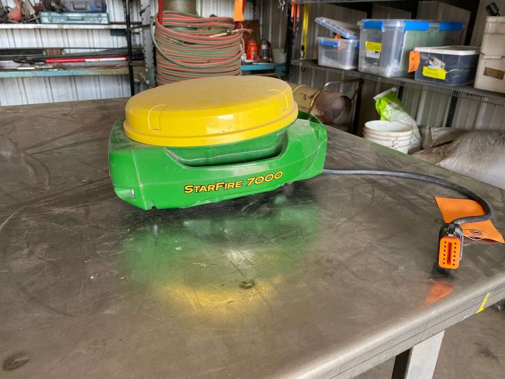 John Deere Starfire 7,000 GPS Receiver
