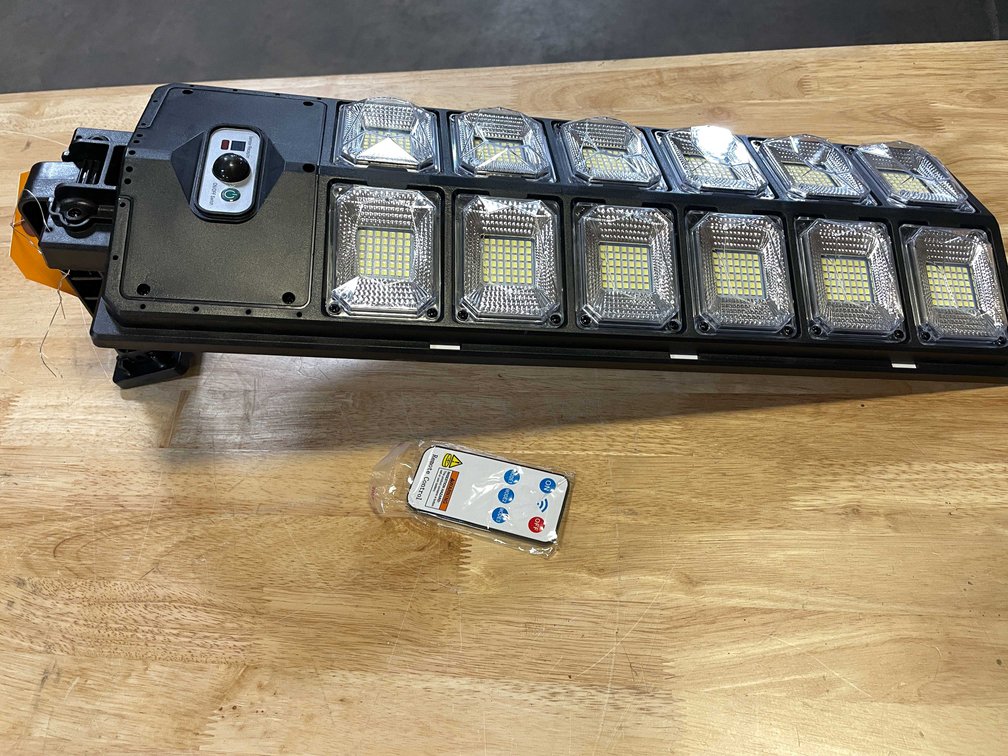 LED Parking Lot/ Yard Light (PR13)