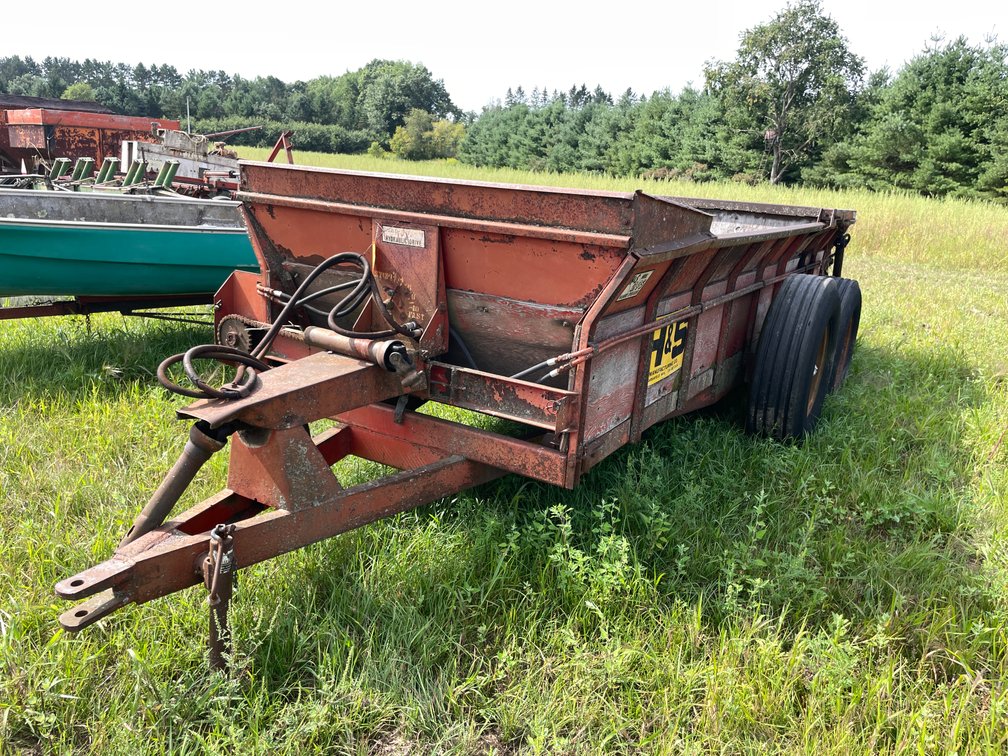 H & S 295 Tandem Axle Spreader