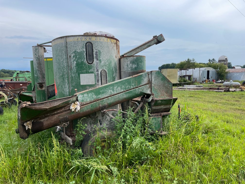 John Deere 700 Grinder Mixer
