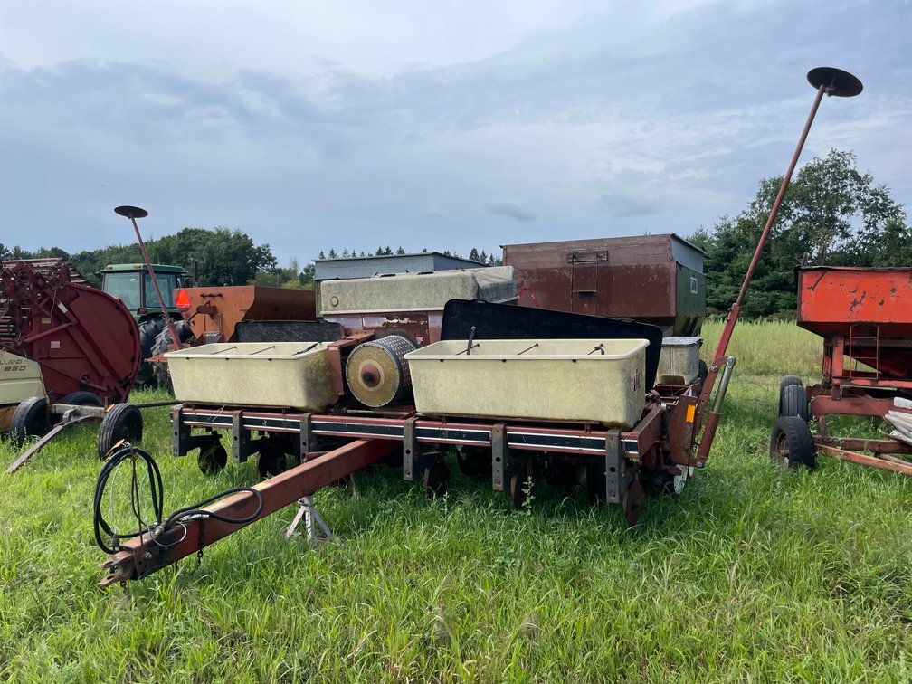 IH 800 Corn Planter