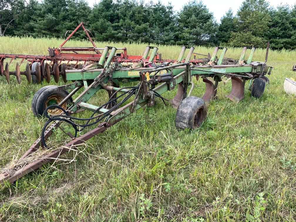 John Deere 3200 5 x 16 Trailer Plow