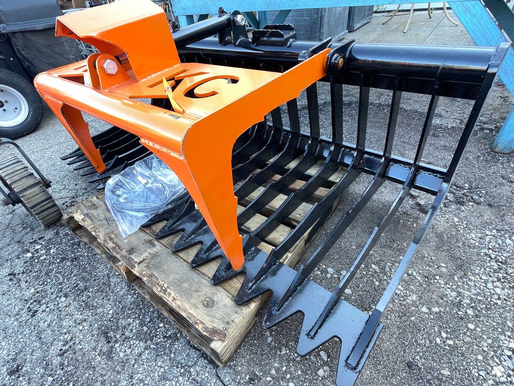 Rock Bucket with Grapple Arm (O4)