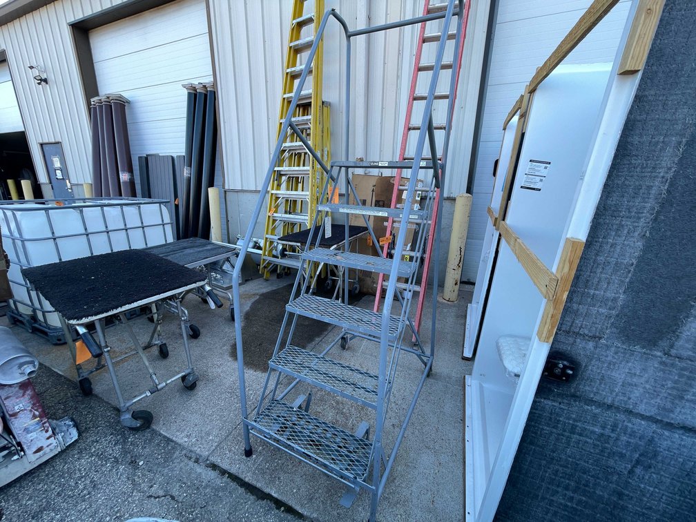 Wheeled Shelving Ladder (03)