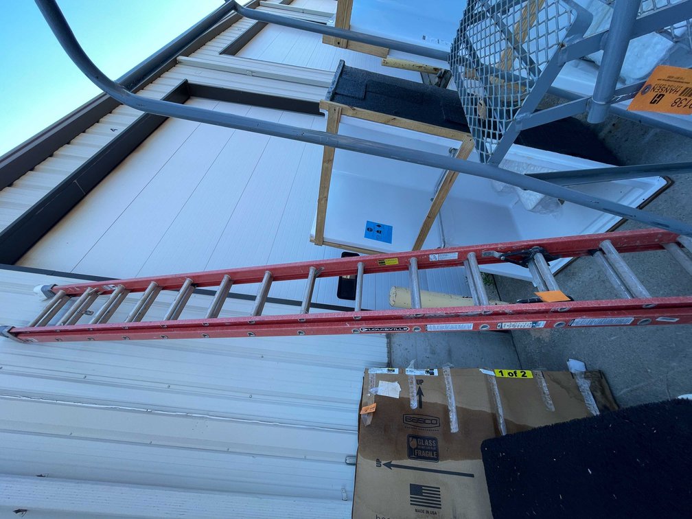 28' Extension Ladder (03)