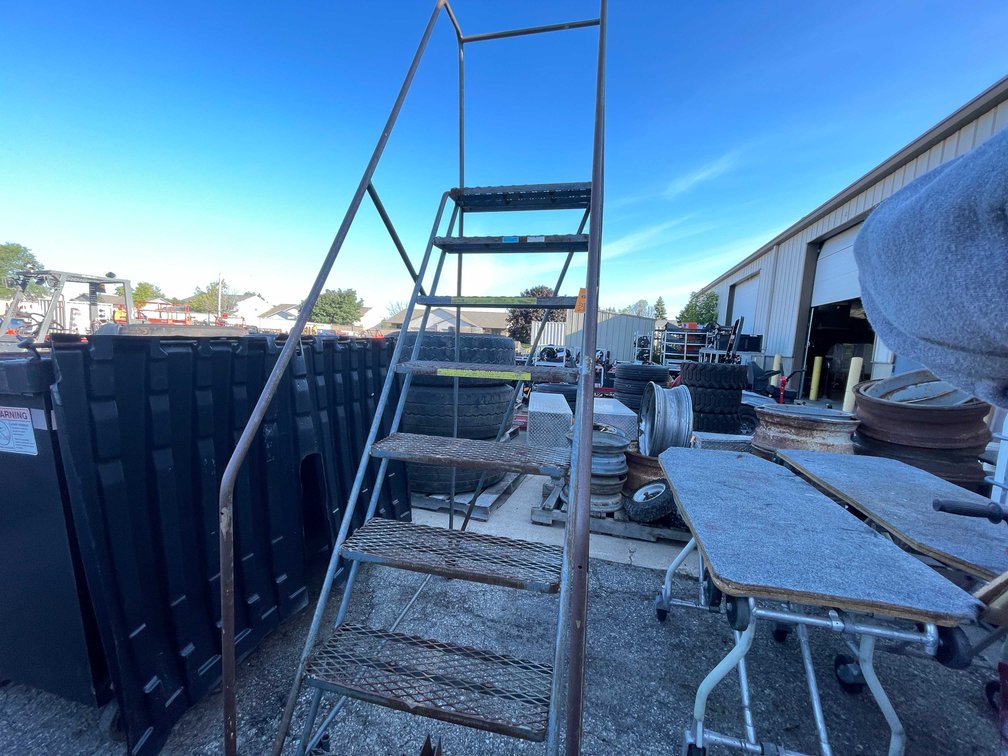 Wheeled Shelving Ladder (03)