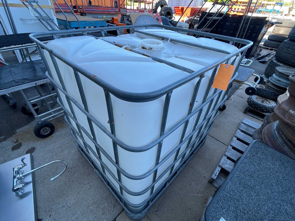 275 Gallon IBC Liquid Container (03)