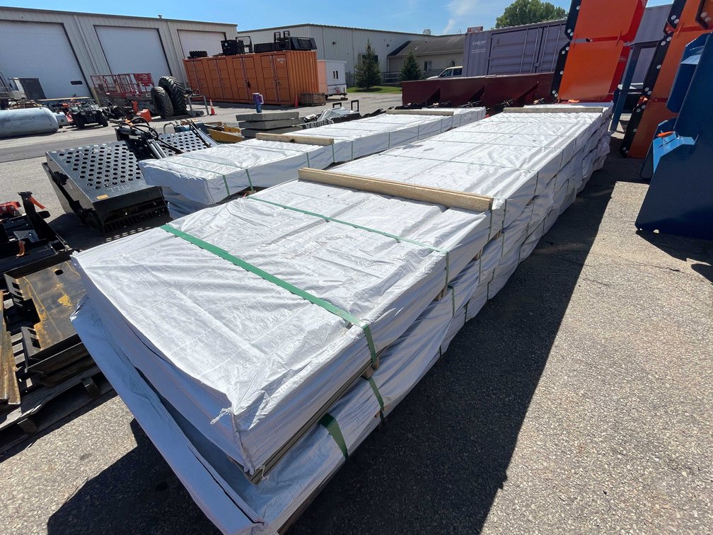 20' Bundle Venture Khaki Grooved Composite Deck Board Bundle (O7)