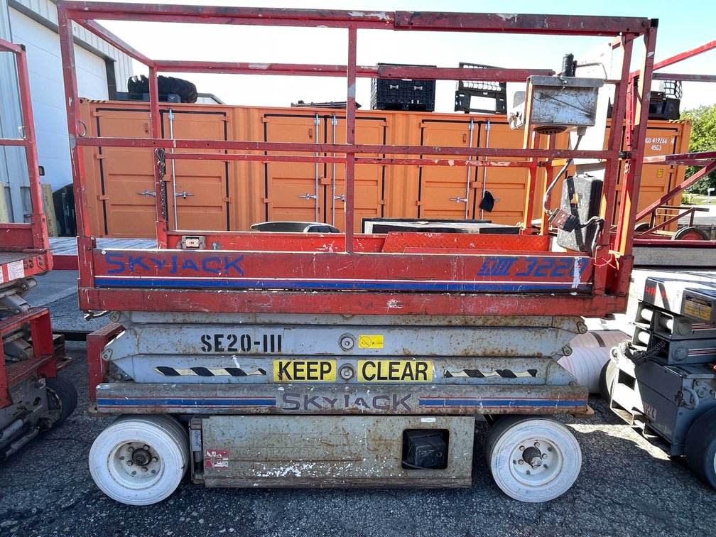 Skyjack 3220 Scissor Lift (03)