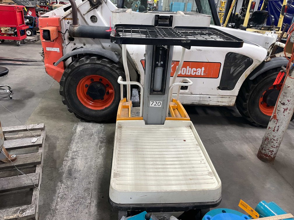 Crown WAV Aerial Lift (Wall G)