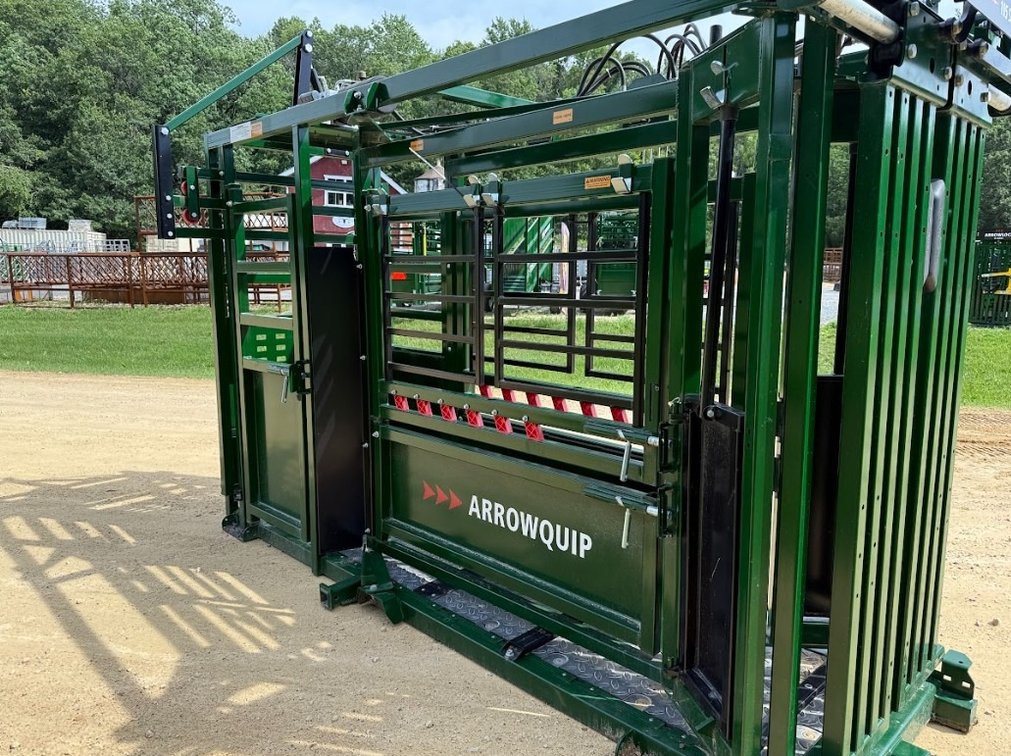 Powerlock 105 Series Hydraulic Squeeze Chute with Vet Cage