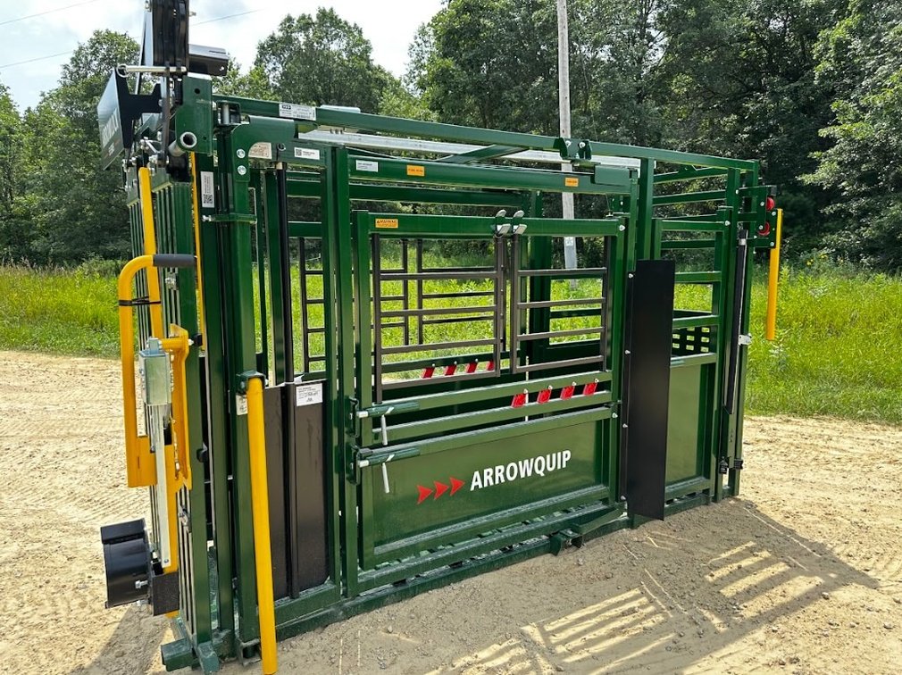 Arrowquip 5500 Series Chute with Vet Cage