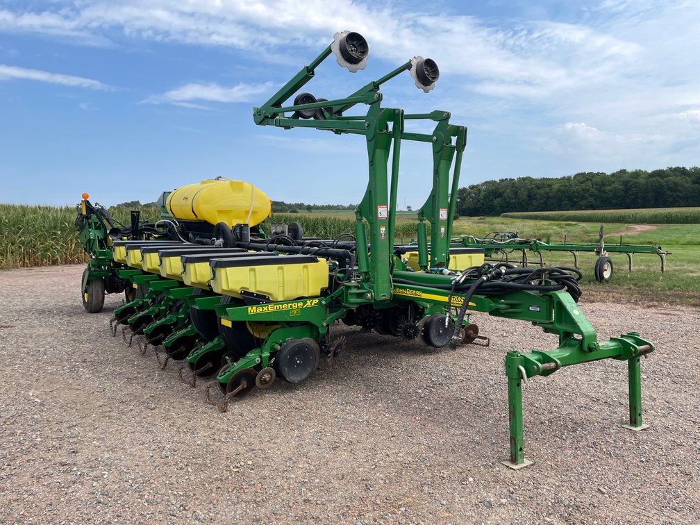 2007 John Deere 1770 Max Emerge XP 16 Row Planter