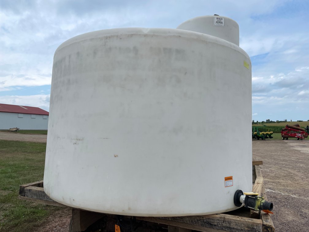 1,500 Gallon Poly Tank