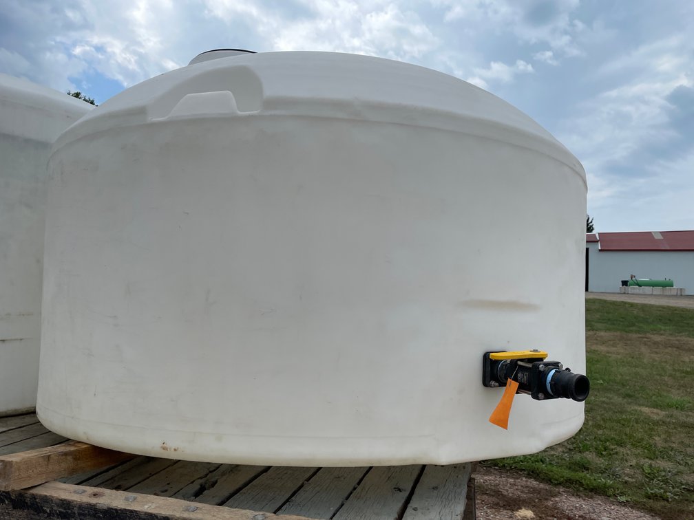 Schneider 1,000 Gallon Poly Tank