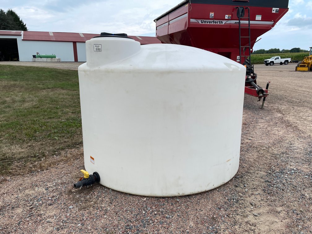 1,550 Gallon Poly Tank