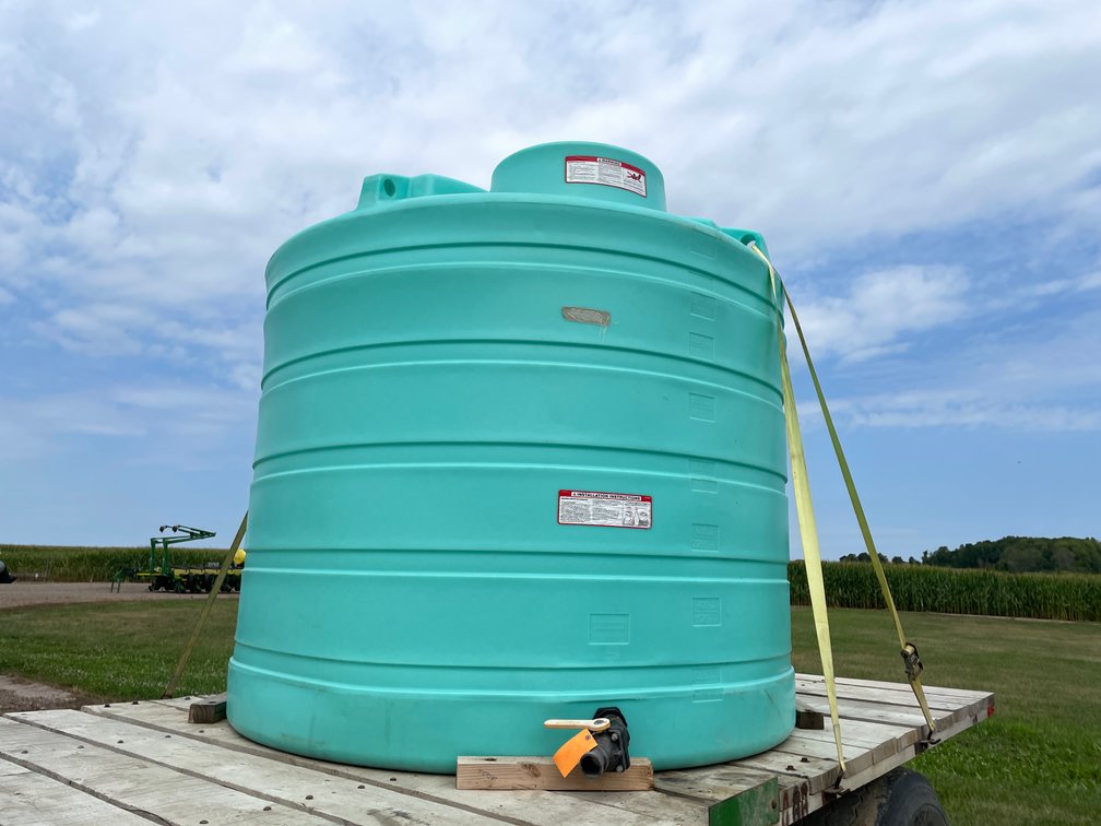 1,550 Gallon Enduraplas Poly Tank