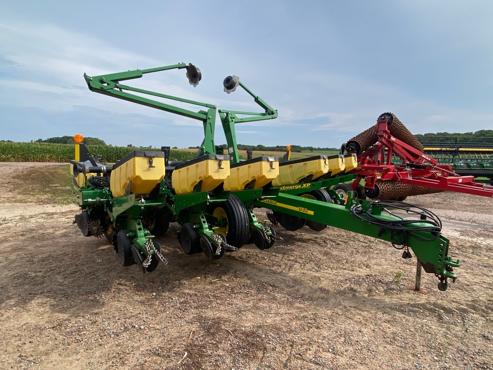 2007 John Deere 1760 Max Emerge EX 12 Row Planter