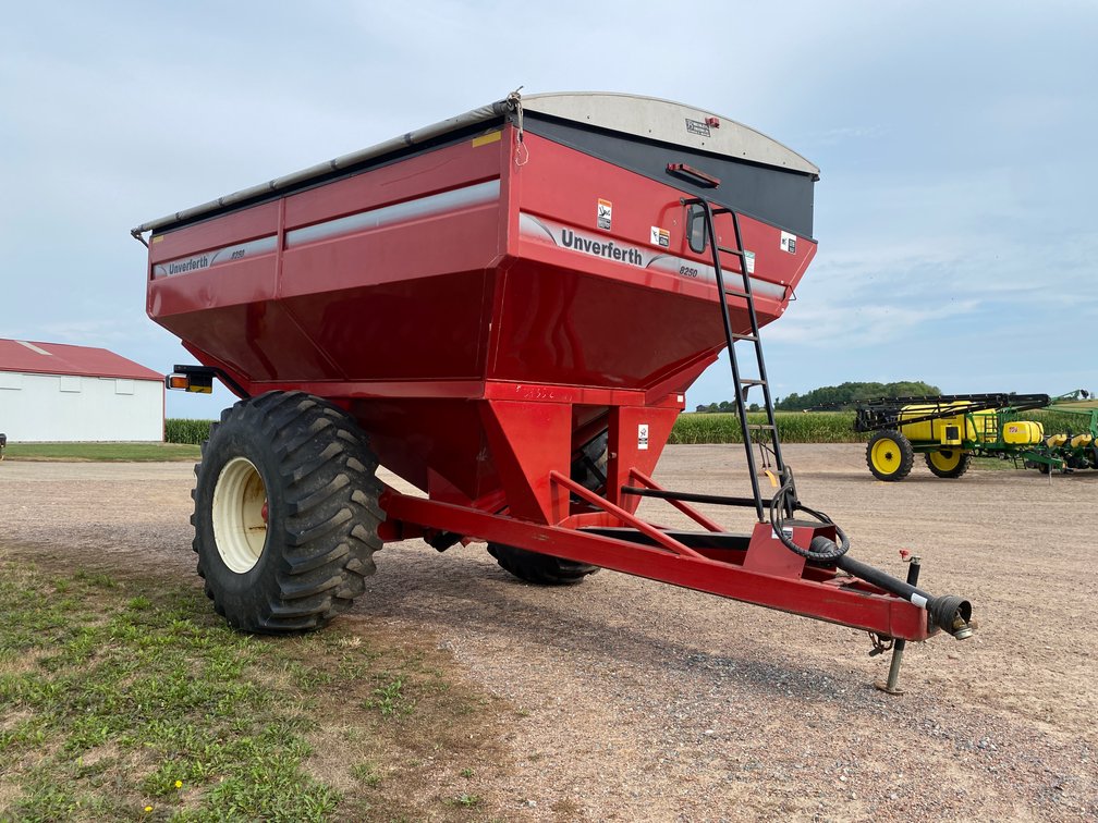 Unverferth 8250 Grain Cart