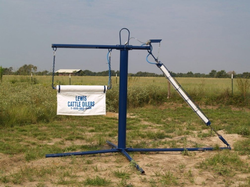 Lewis Cattle Oiler