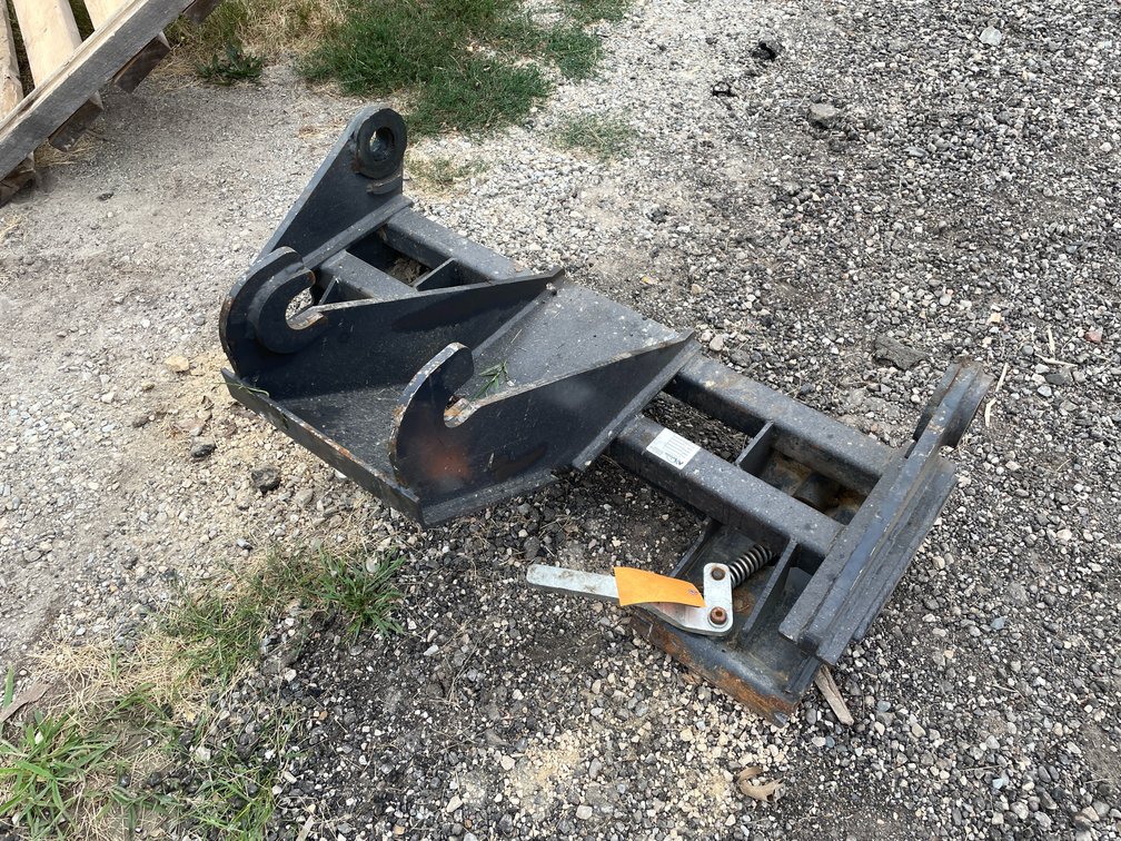Melecio Wheel Loader to Skid Steer Adapter Plate