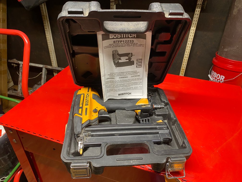 Bostitch Pneumatic Smart Point Brad Nailer