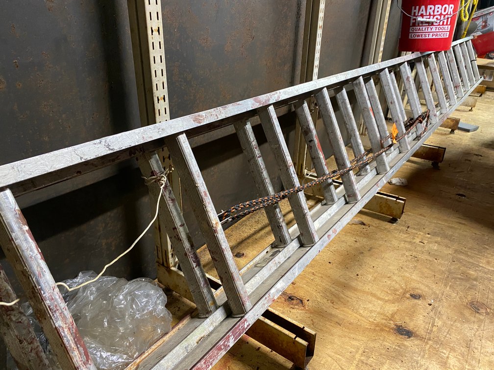 White Metal Aluminum Extension Ladder