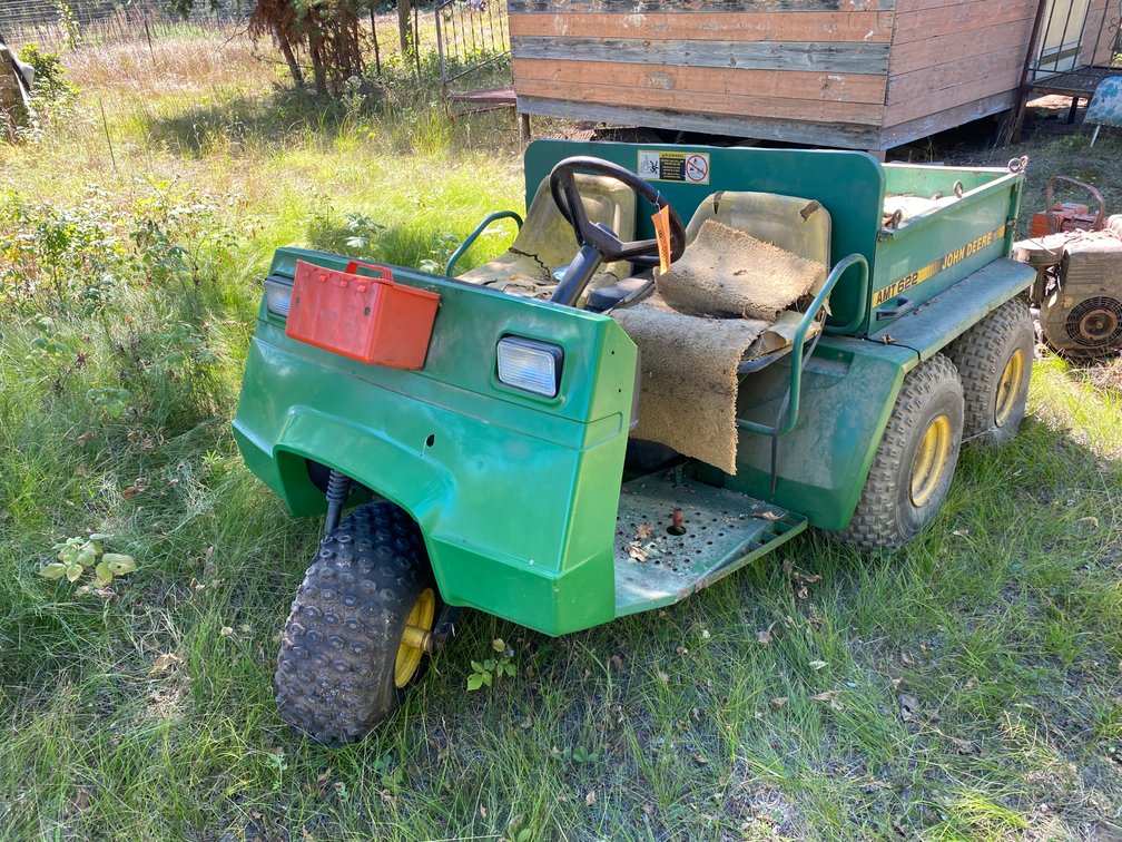 John Deere AMT 622 Gator
