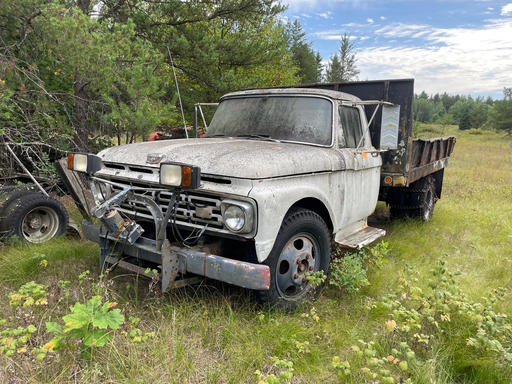 1964 Ford F500 Single Axle Flatbed Truck (Has MN Title)