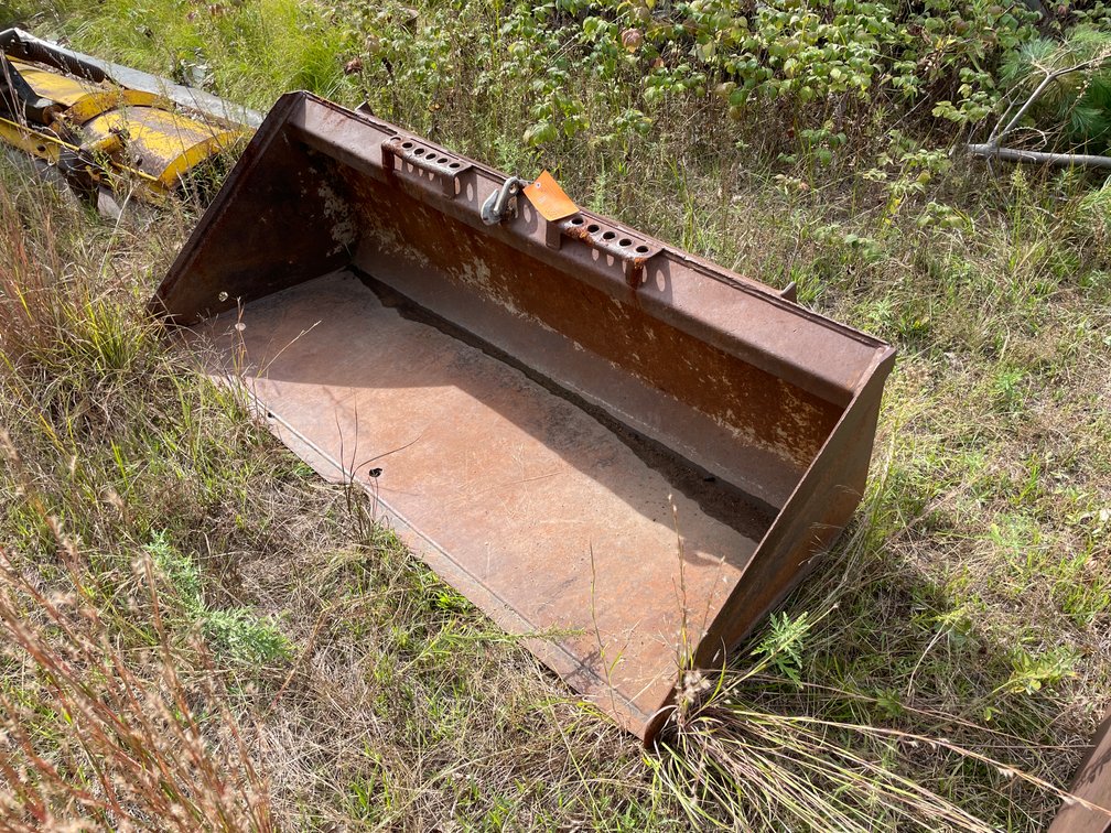 Universal Mount 60" Skid Steer Bucket